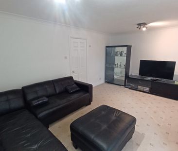 3 bedroom terraced garage/parking space to rent - Photo 1