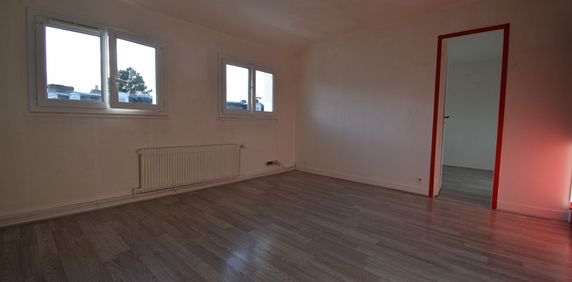 Appartement F2 avec place de parking à Saint Ouen du Tilleul - Photo 2