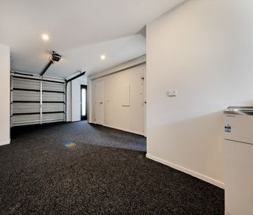 Sleek Chic Hobsonville Townhouse - Photo 3