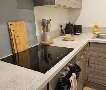 2 Bed Flat, Western Road, BN1 - Photo 3