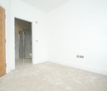 3 bedroom flat to rent - Photo 2