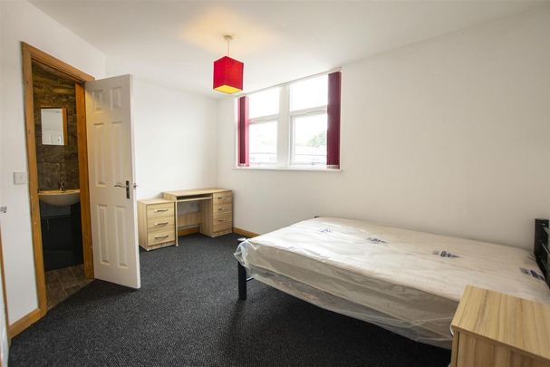 8 bedroom house to rent - Photo 1