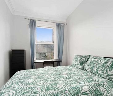 Clifton Place, Plymouth, PL4 - Photo 2