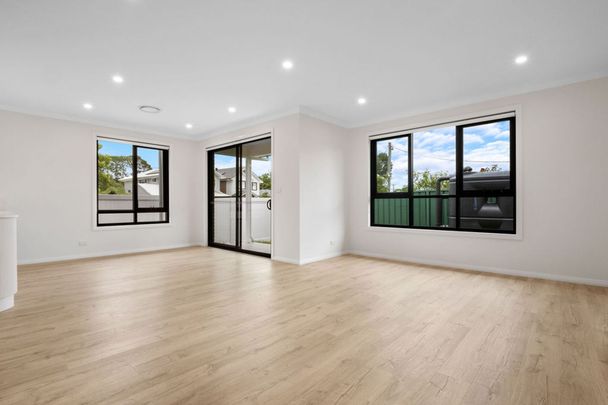 Brand new 4 bedroom townhouse - Photo 1