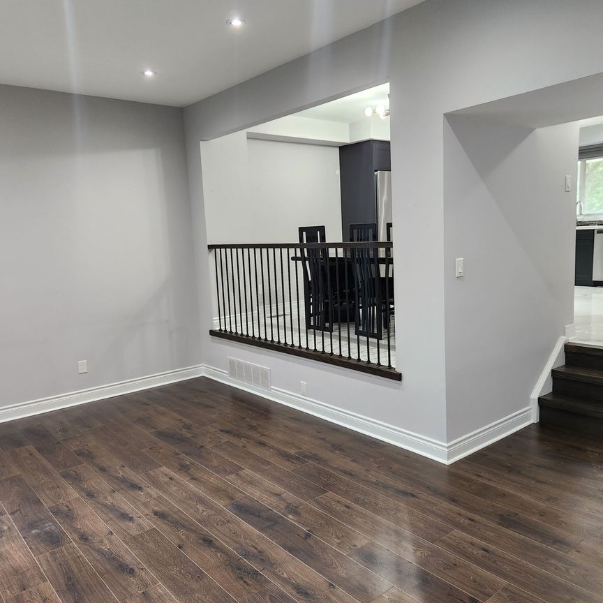 For Lease - 7 Poplar Crescent, Aurora, Ontario - Photo 1