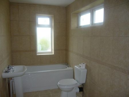 4 bedroom semi-detached house to rent - Photo 3