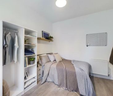 6 Bedroom House - Photo 2