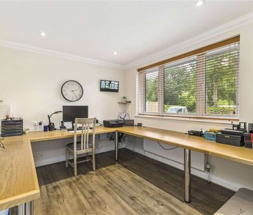 Stunning six bedroom family home situation between Water end and Po... - Photo 2