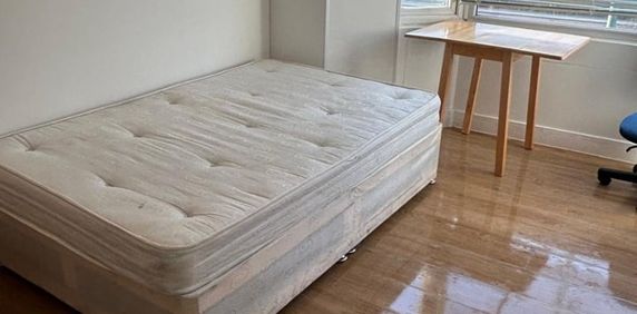 Studio Flat, North Circular Road, NW2 - Photo 2