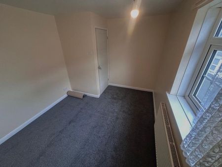 2 bedroom semi-detached house to rent - Photo 3