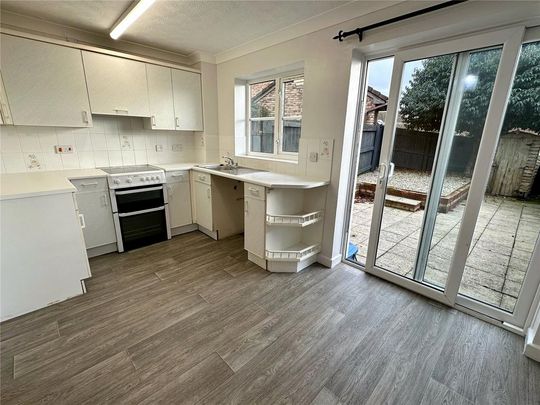 2 bedroom end of terrace house to rent - Photo 1