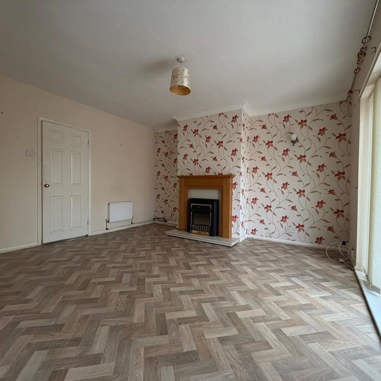 3 Bedroom Semi-Detached House For Rent - Photo 1