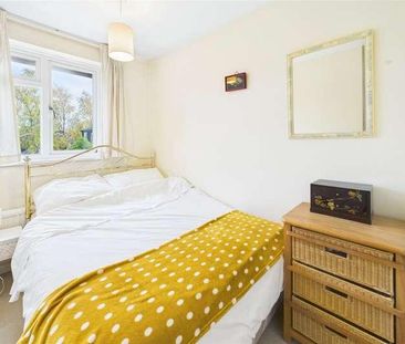 Greenham Wood, Bracknell, Berkshire, RG12 - Photo 2