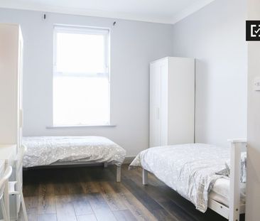 Bed in a triple room in a 5-bedroom house in Stoneybatter - Photo 5