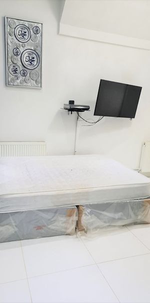 Room in a Shared House, Lansdowne Road, IG3 - Photo 1