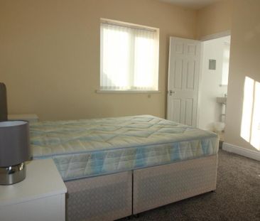 1 bedroom in a house share to rent - Photo 4