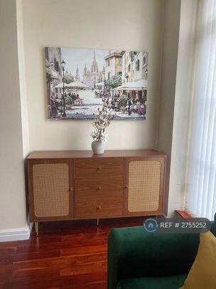 1 bedroom in a flat share to rent - Photo 1