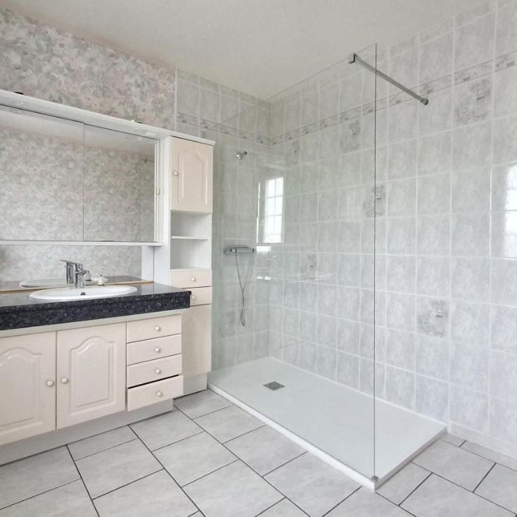 ANGERVILLE L'ORCHER - A deux pas du centre - Photo 1