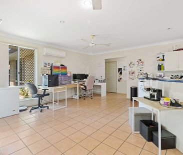 LARGE FAMILY HOME IN FOREST GARDENS - Photo 2