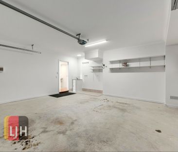 SPACIOUS & MODERN TOWNHOUSE WITH DUCTED AIR + MORE!! - Photo 2