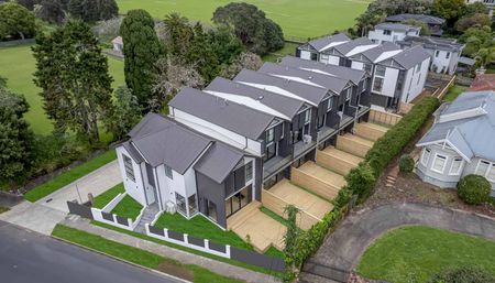 4 Bedroom 3.5 bathrooms in Epsom - Photo 5