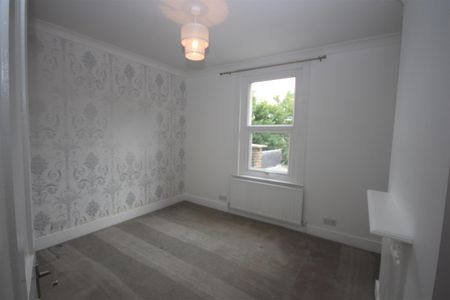 2 bedroom Terraced House to let - Photo 5