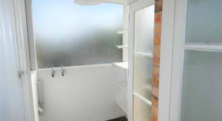 Tidy 2 Bedroom Unit - Photo 5