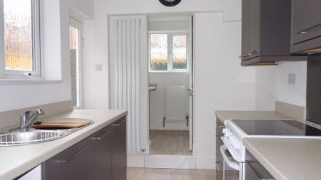 2 bedroom terraced house to rent - Photo 4