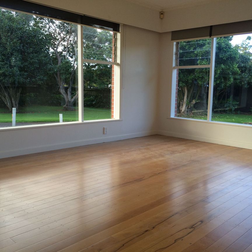 Sunny Brick and Tile 2 bedroom - Photo 1