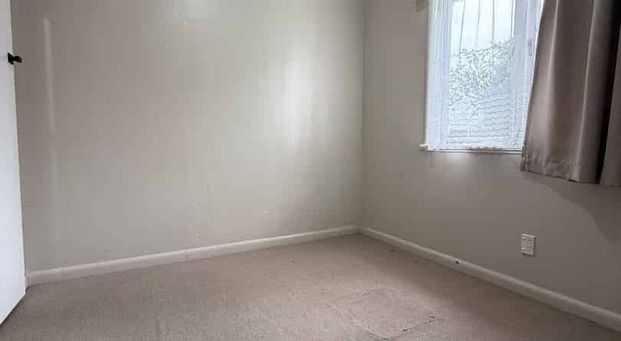 Classic 2-Bedroom Home in Central Papatoetoe - Photo 1