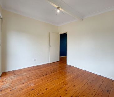 Charming Cottage - Photo 2