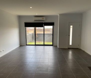 Contemporary Living - Photo 1