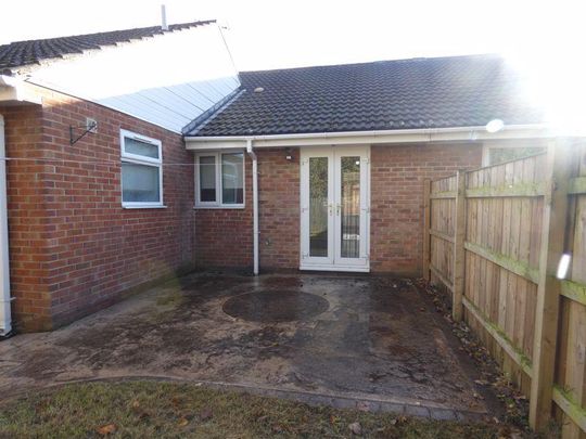 2 bedroom semi-detached bungalow to rent - Photo 1