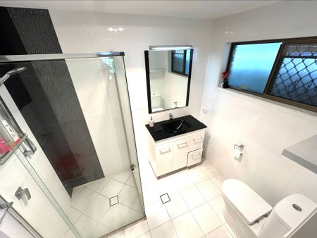 Spacious, Fully Furnished Home - Photo 5