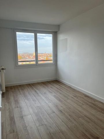 Location Appartement 4 pièces 95m² DOUAI 59500 - Photo 2