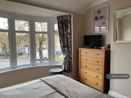 3 bedroom semi-detached house to rent - Photo 2