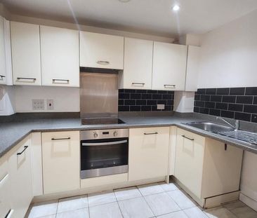1 bedroom ground floor flat to rent - Photo 2