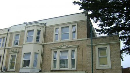 2 Double Bedroom Student Maisonette with terrace balcony - Lansdowne - Photo 4