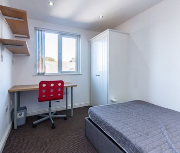 6 Bedroom Student Home! 162pppw 52 Weeks. All Bills included. No fe... - Photo 1