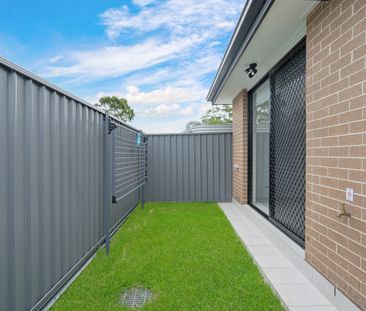Spacious Duplex - Ducted Air - Photo 5