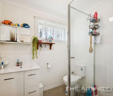 Fresh to Market – Spacious Corner-Block Home in Camillo - Photo 4