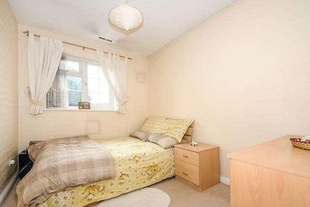 Thorpe, Surrey, TW20 - Photo 3