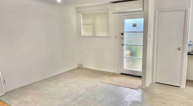 Prime Location 2-3 Bedroom - Photo 1