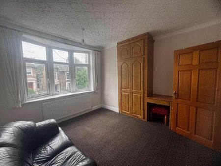 Park Avenue, Ilford, IG1 - Photo 4