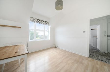 1 Bed Flat, South Norwood Hill, SE25 - Photo 2