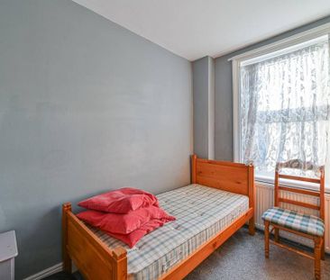 6 bedroom end of terrace house to rent - Photo 4