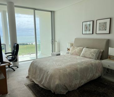 **6 months lease only** Fully Furnished 2x2 Apartment with Ocean Views - Photo 4
