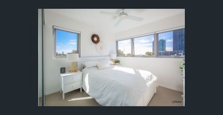 Contemporary Two Bedroom Apartment - Perfect Location! - Photo 3