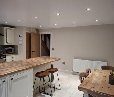 3 bedroom semi-detached house to rent - Photo 2