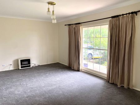 Three Bedroom Home in North Cowra - Photo 4